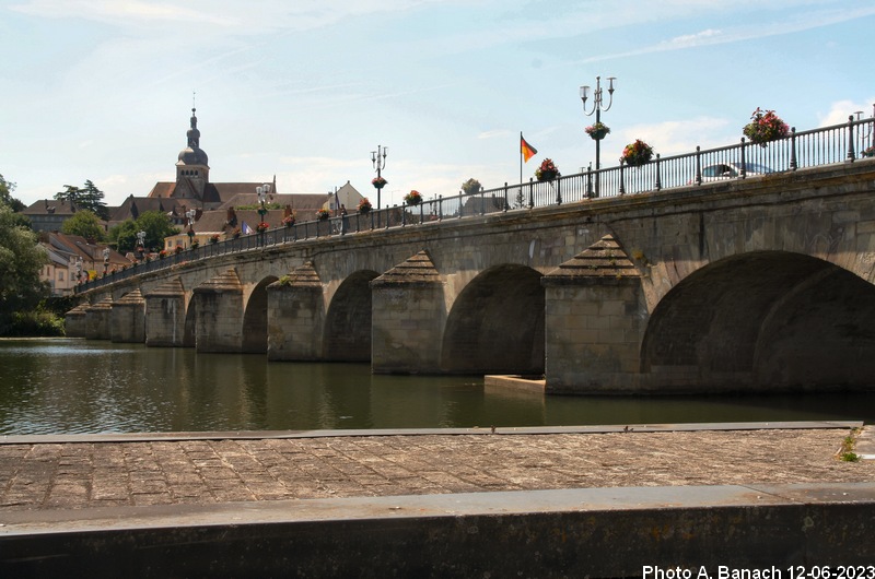 le pont de pierre de Gray