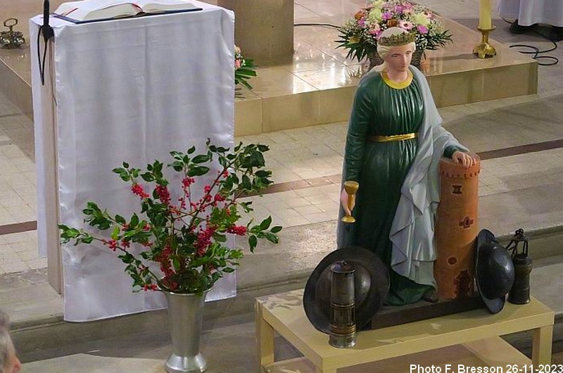 Sainte Barbe, la lampe et le chapeau