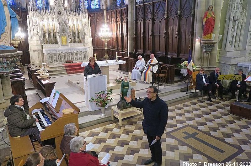 La chorale dirigée par C. Luxeuil