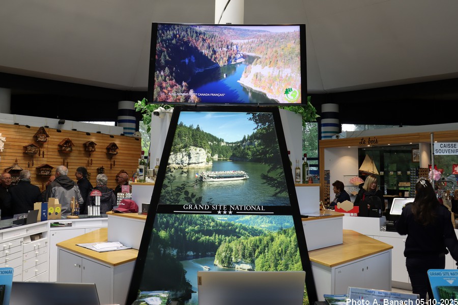 Des écrans publicitaires