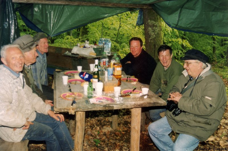 Le repas sous un abris de fortune