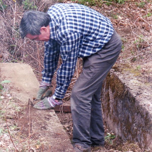 Un bénévole à l'ouvrage