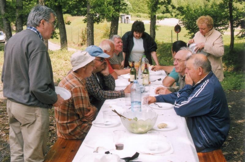 Le groupe à table