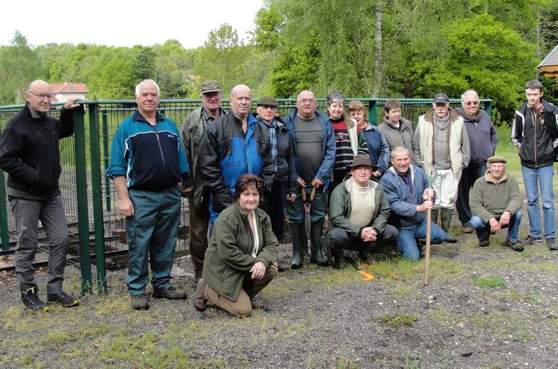 Le groupe devant  le photographe