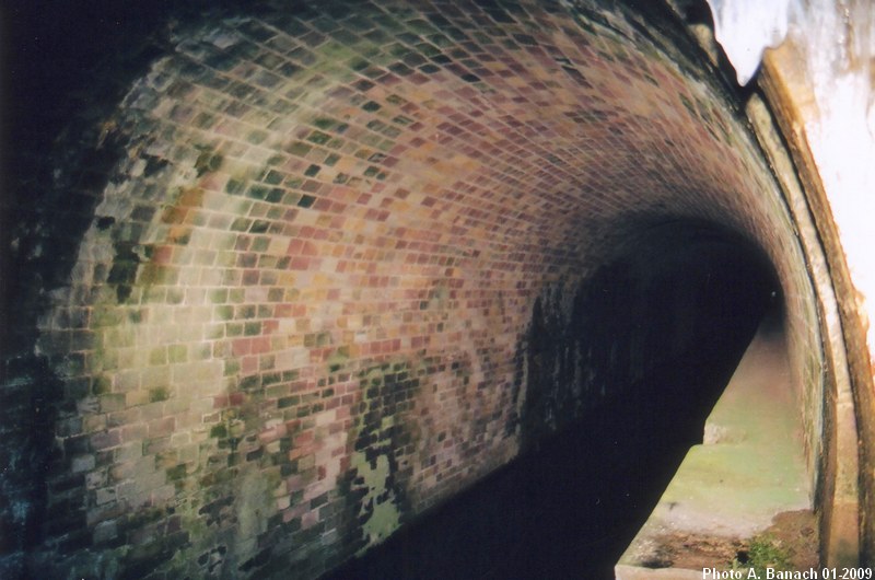 Le tunnel en pierres taillées