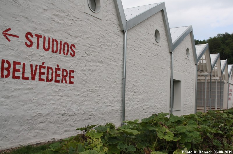Gros plan sur le bâtiment