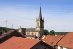 Eglise au-dessus des toits