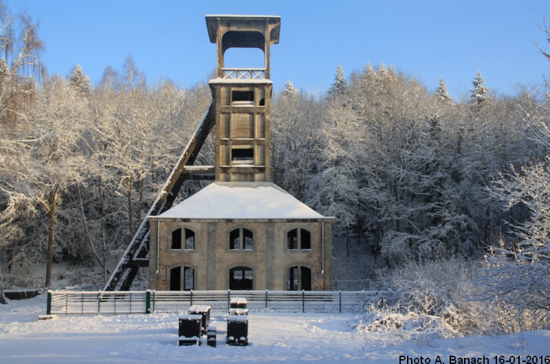 Le chevalement sous la neige