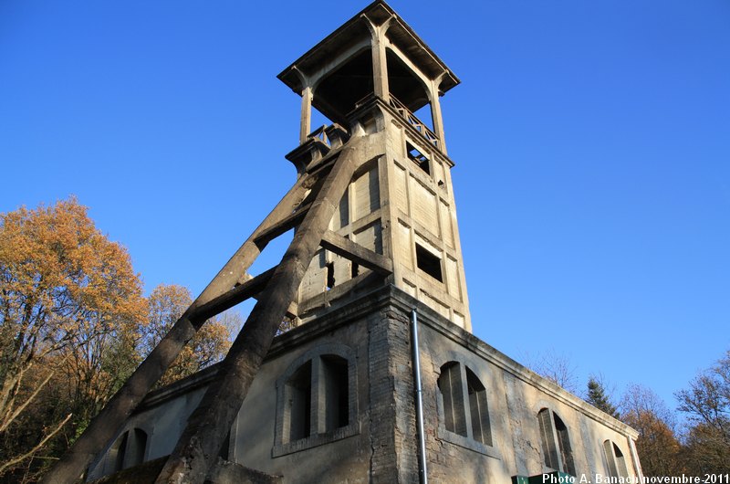 Le puits sous le soleil d'automne