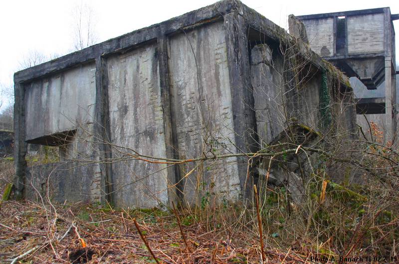 Les deux trémies en béton armé