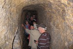 Le groupe dans une galerie