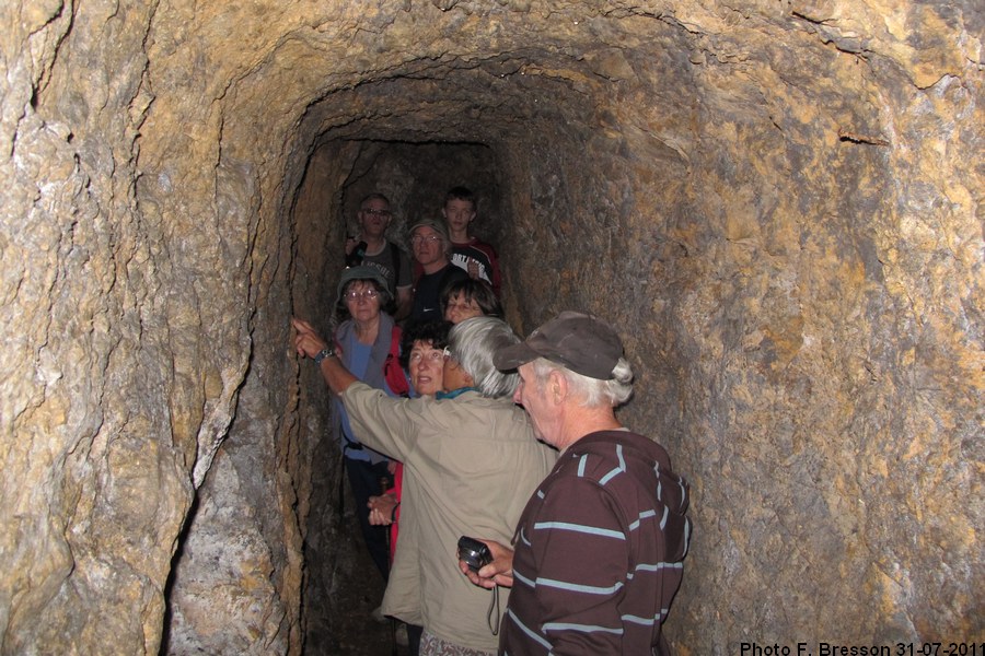 Le groupe en visite dans les galeries