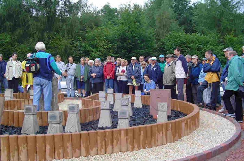 Le groupe au départ du Mémorial