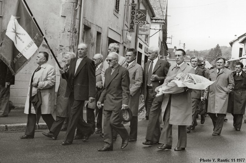 Paul Fukas et son drapeau