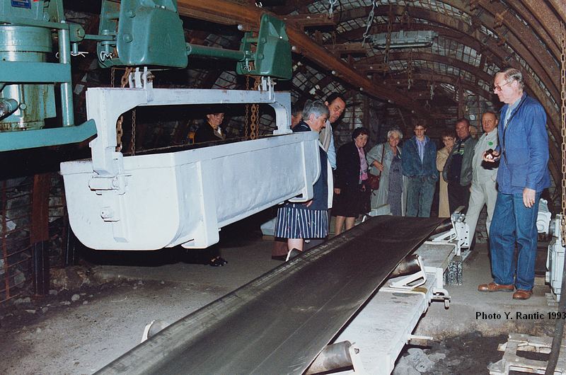 Convoyeur sous rail