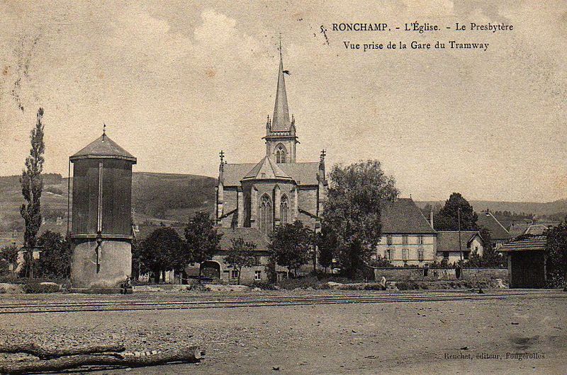 L'église et le réservoir d'eau