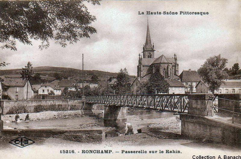 L'église et la passerelle