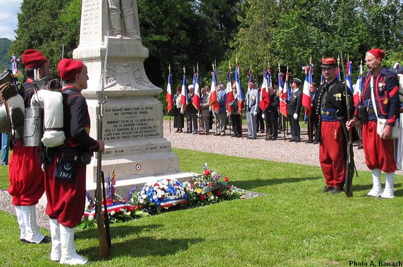 Les zouaves au garde à vous