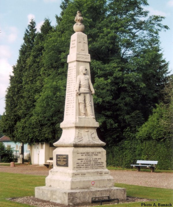 Le monument au square