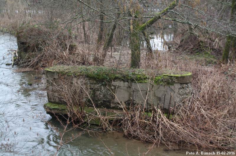 Vestiges du pont sur le canal