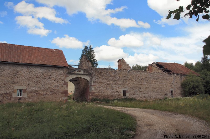 Le portail et la façade sud