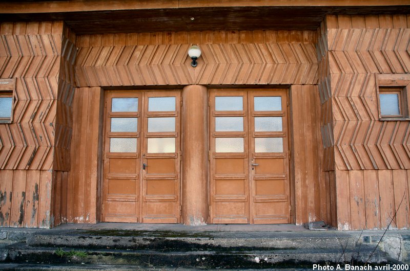 Porche d'entrée des classes