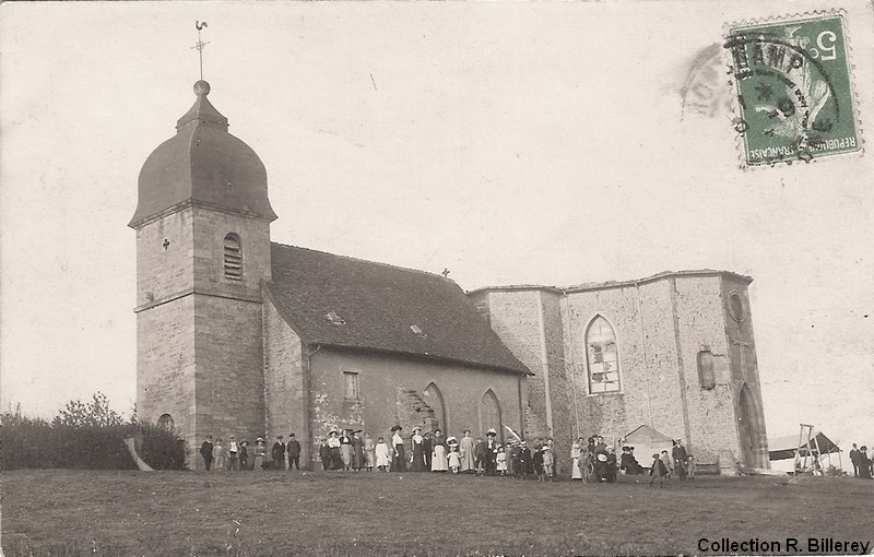 La chapelle en partie détruite