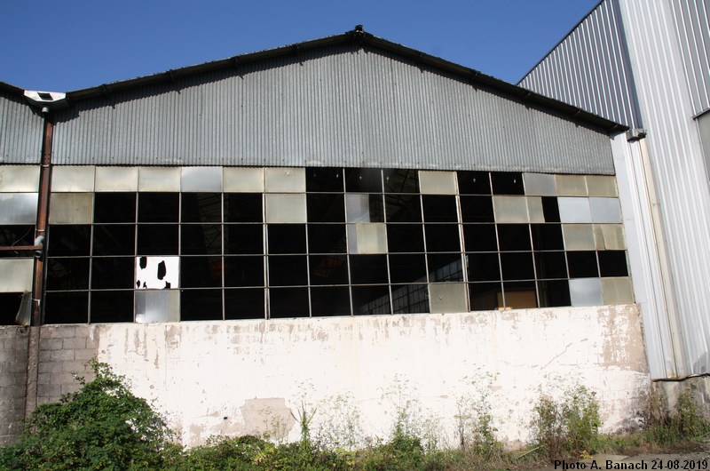 Façade Est du hall magasin