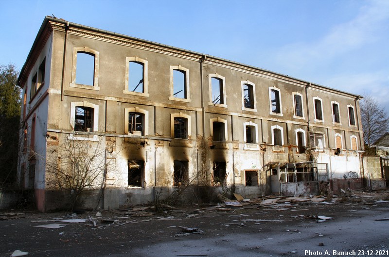 Le bâtiment après l'incendie