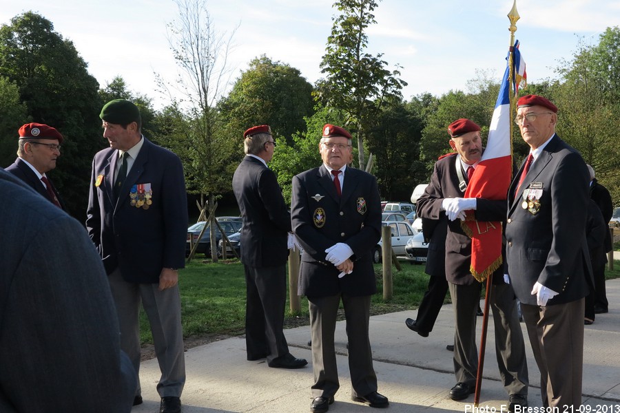 Des participants bérets rouges