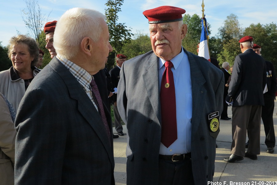 Deux anciens en discussion
