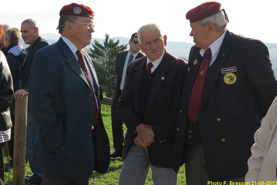 Des anciens en discussion