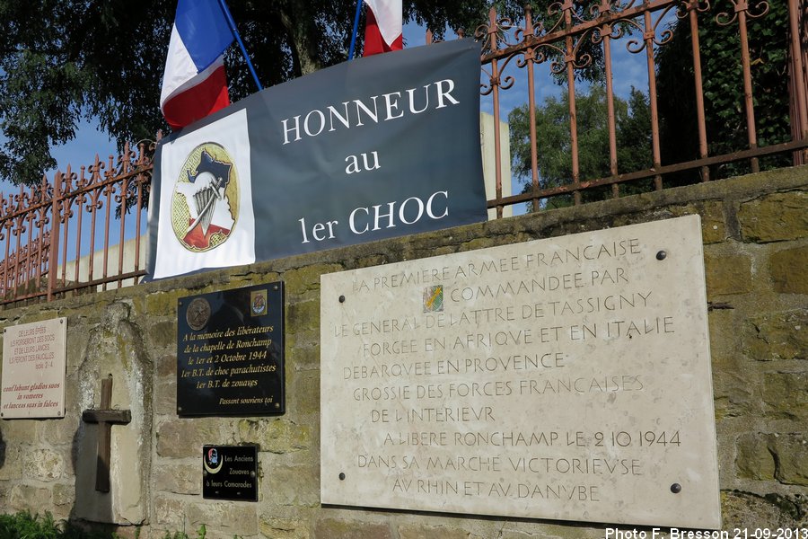 Stèles et bannière