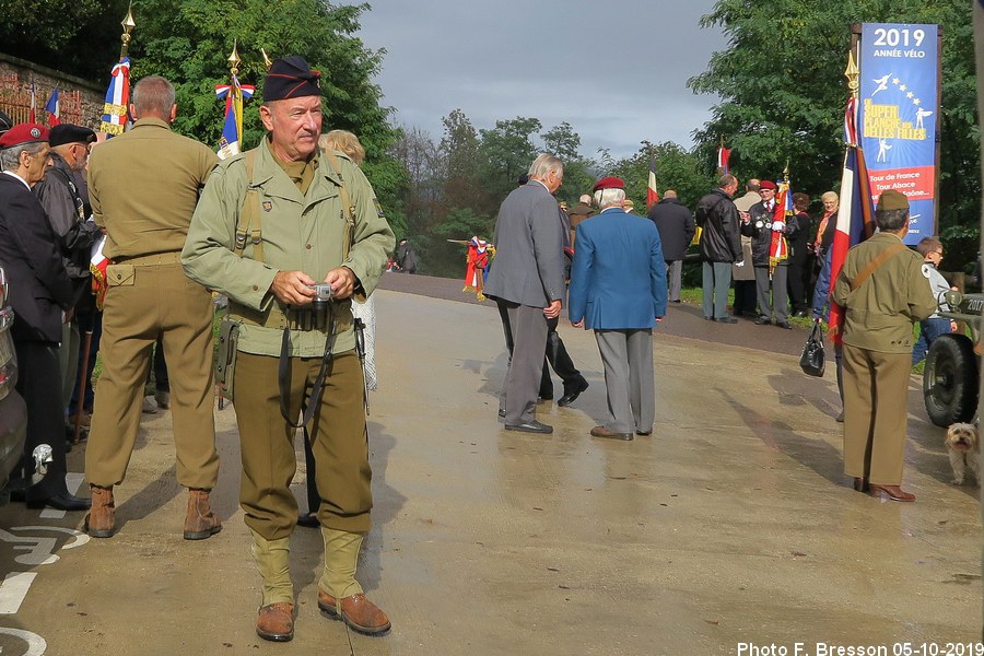 Des participants sur le parking