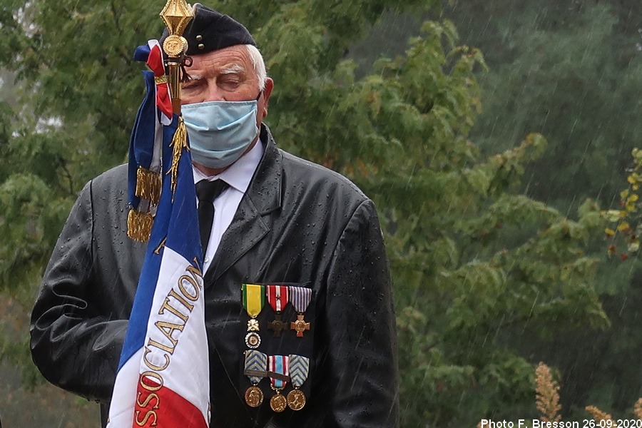 Porte-drapeau masqué